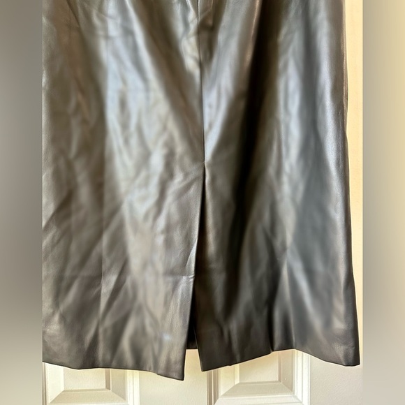 NWT - J. Crew Faux Leather Pencil Skirt - Black - Size US2 - Picture 3 of 5